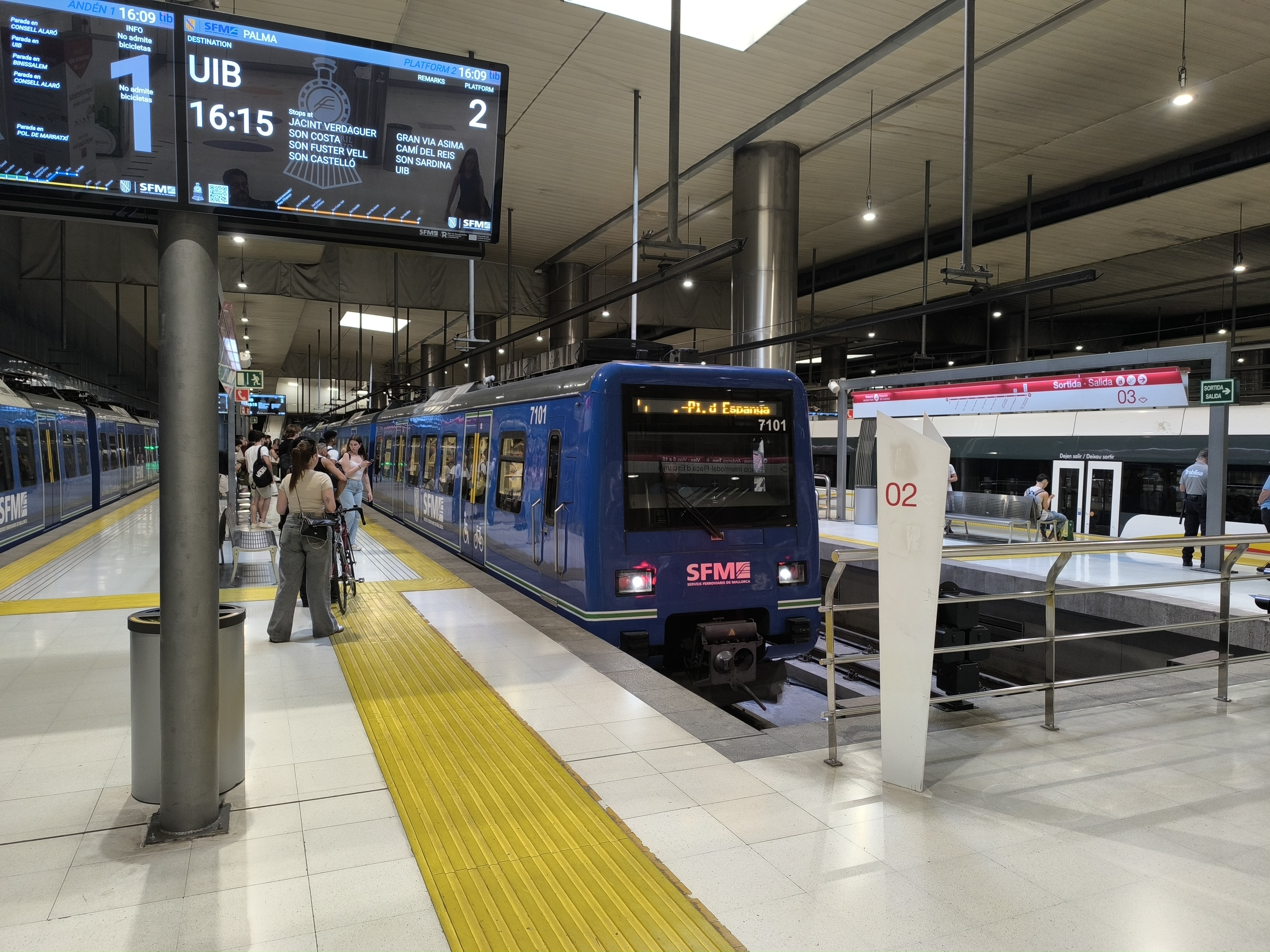 El Govern reforça el transport públic i ofereix serveis especials de metro per a les PAU